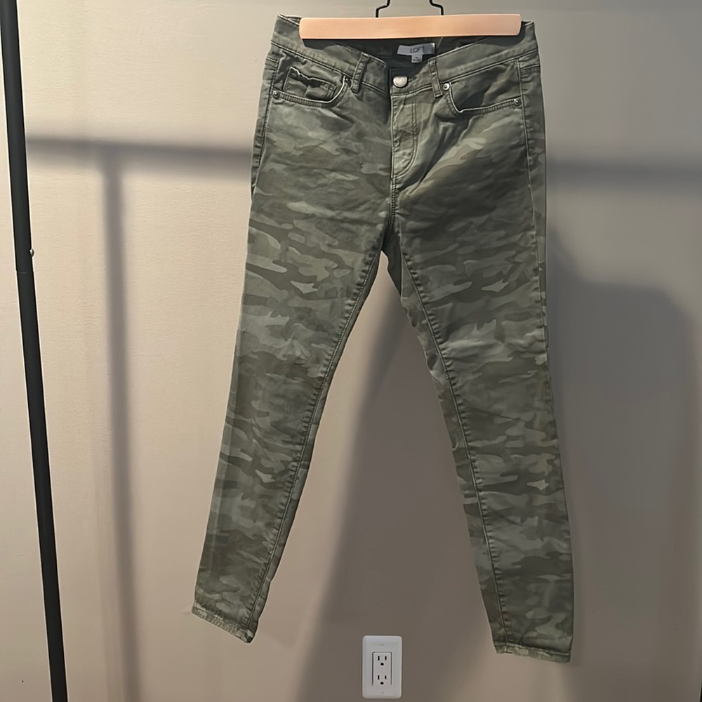 LOFT petite skinny camo pants